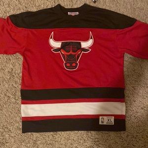 Vintage 90s bulls hockey style jersey, negotiable price.